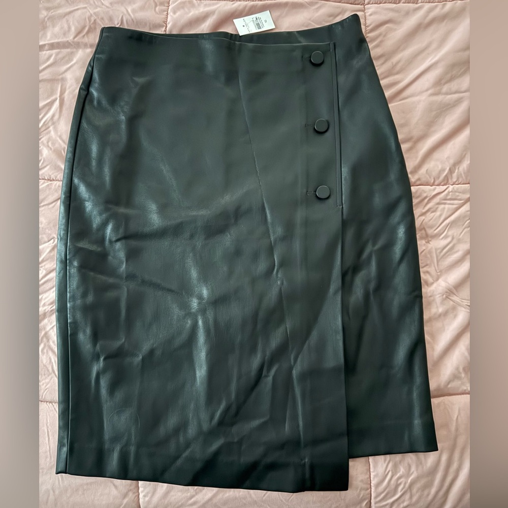 Ann Taylor Black faux leather wrap pencil Skirt with Button Detail sz 10  new